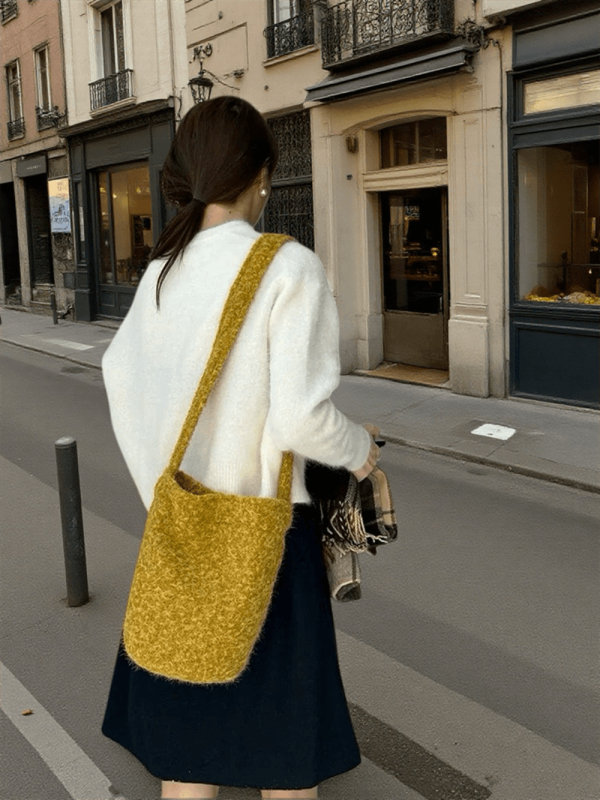 Vunena bucket torba, japansko-korejski stil, magnetska kopča, platnena podstava, pretinac za mobitel