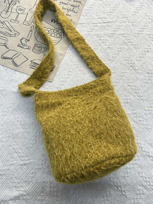 Vunena bucket torba, japansko-korejski stil, magnetska kopča, platnena podstava, pretinac za mobitel