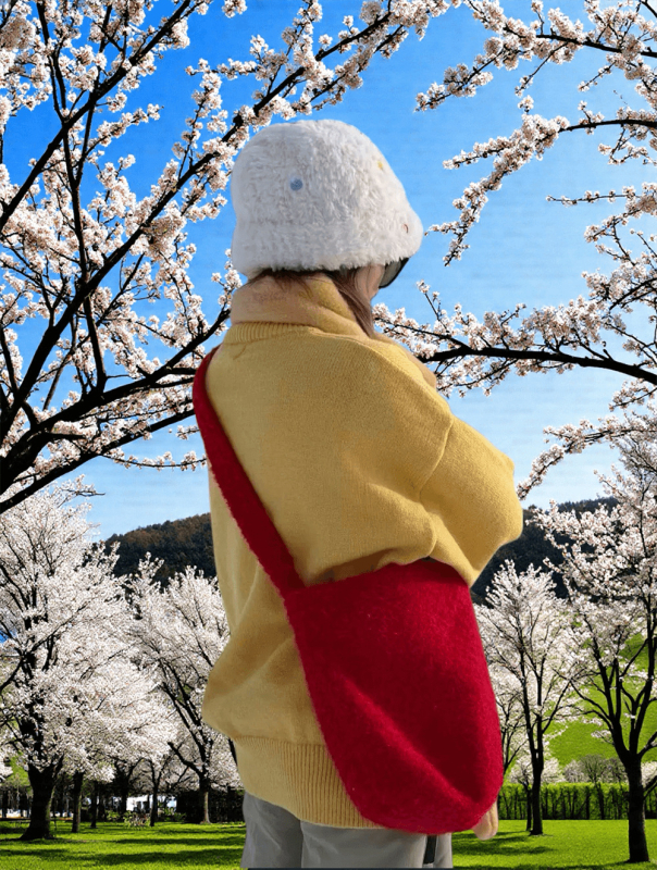 Vunena bucket torba, japansko-korejski stil, magnetska kopča, platnena podstava, pretinac za mobitel