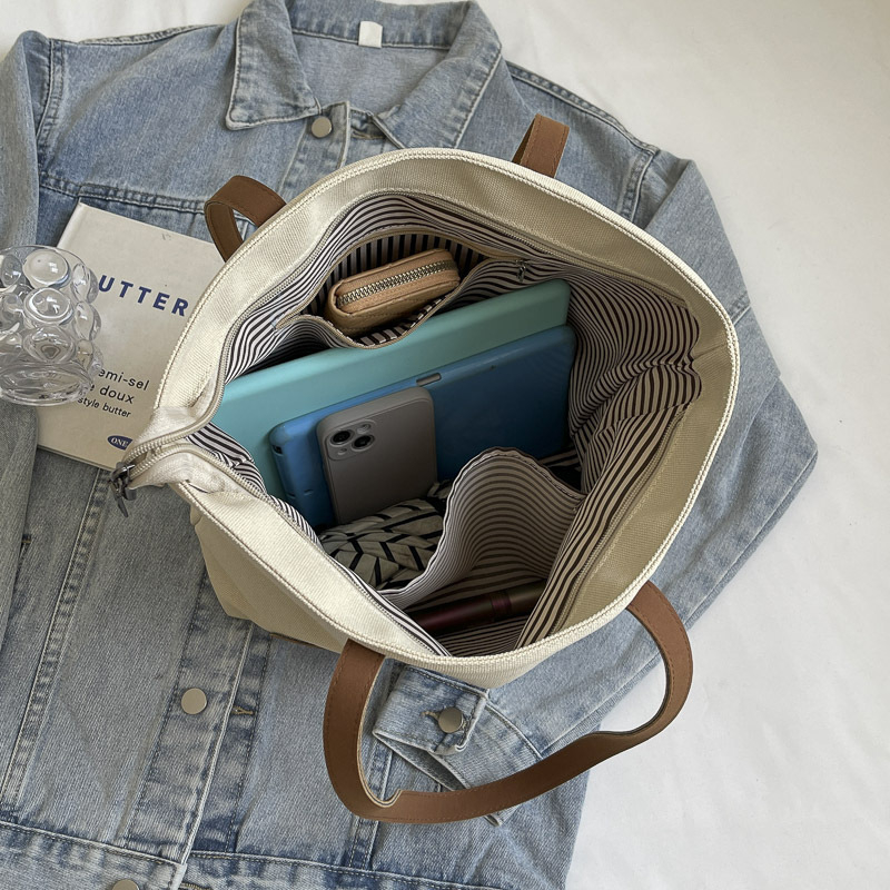 Platnena Tote torba, gradski stil jednostavnosti, zatvaranje na zip, unutarnji pretinci: pretinac sa zipom, pretinac za mobitel, pretinac za identifikaciju