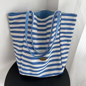 Nylon tote torba s unutarnjim patch džepom, poliester podstava, otvoreni gornji dio, dvostruke naramenice, ljeto 2025
