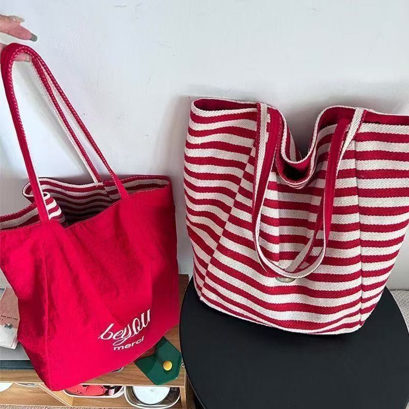 Nylon tote torba s unutarnjim patch džepom, poliester podstava, otvoreni gornji dio, dvostruke naramenice, ljeto 2025