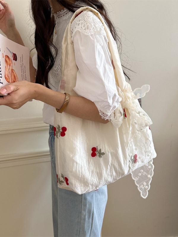 Torba preko ramena s izvezom trešanja na tiulu, velika zapremina, vertikalni kvadratni oblik, unutarnja zip pretinac i pretinac za ID, dvostruke naramenice