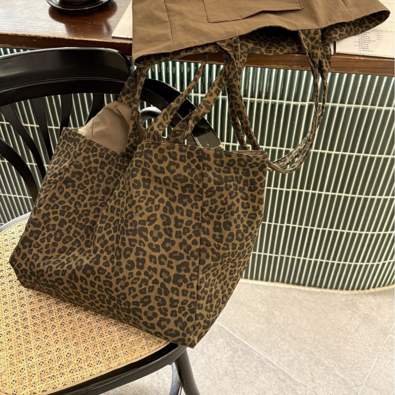 Ženska platnena torba s leopard printom, Tote torba, uspravnog kvadratnog oblika, podstava od poliestera, unutarnji džep za telefon