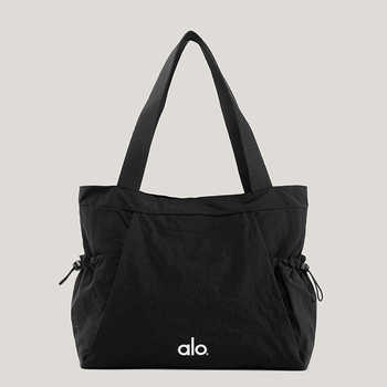 Ženska platnena tote torba – dnevna upotreba, horizontalni kvadratni oblik, zatvarač, poliester podstava, unutarnji džepovi (zip, džep za mobitel, dokumente) – jesen 2025