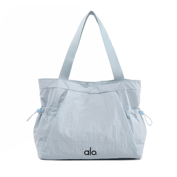 Ženska platnena tote torba – dnevna upotreba, horizontalni kvadratni oblik, zatvarač, poliester podstava, unutarnji džepovi (zip, džep za mobitel, dokumente) – jesen 2025