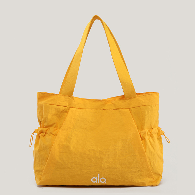 Ženska platnena tote torba – dnevna upotreba, horizontalni kvadratni oblik, zatvarač, poliester podstava, unutarnji džepovi (zip, džep za mobitel, dokumente) – jesen 2025