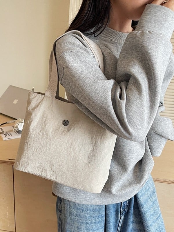 Torba od platna – gradski minimalistički stil, zatvarač, unutarnja pretinac za mobitel, poliesterska podstava, vodoravni kvadratni oblik