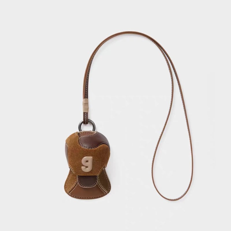 Bucket torba u baseball stilu - platnena materijal, unisex, laminirani unutarnji džep sa zatvaračem, otvorena džep, jedna naramenica, jesen 2025 izdanje