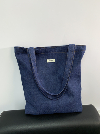 Denim Tote torba – gradska jednostavnost, magnetsko zatvaranje, vertikalni kvadratni oblik (Materijal: denim; Zatvaranje: magnetsko; Oblik: vertikalni kvadrat; Laminirana džep s zatvaračem)