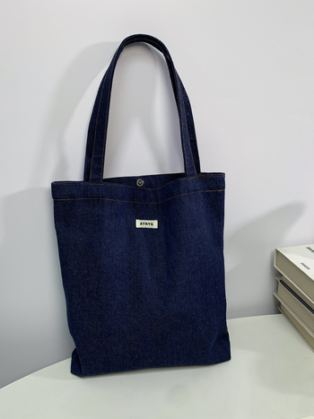 Denim Tote torba – gradska jednostavnost, magnetsko zatvaranje, vertikalni kvadratni oblik (Materijal: denim; Zatvaranje: magnetsko; Oblik: vertikalni kvadrat; Laminirana džep s zatvaračem)