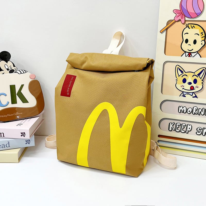 Utcai stílusú válltáska nylonból, horizontális négyzetes forma, fedett zárás, belső telefontartó zseb