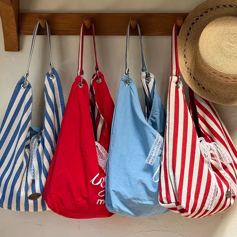 Tote torba od platna, podstava od poliestera, vodoravnog kvadratnog oblika, otvoreni vrh, bez remena, za svakodnevnu upotrebu