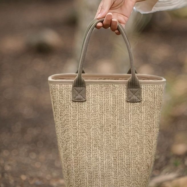 Bucket torba od platna – stil košare, podstava poliesterom, zatvaranje poklopcem, mekana konstrukcija