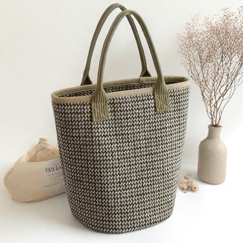 Bucket torba od platna – stil košare, podstava poliesterom, zatvaranje poklopcem, mekana konstrukcija