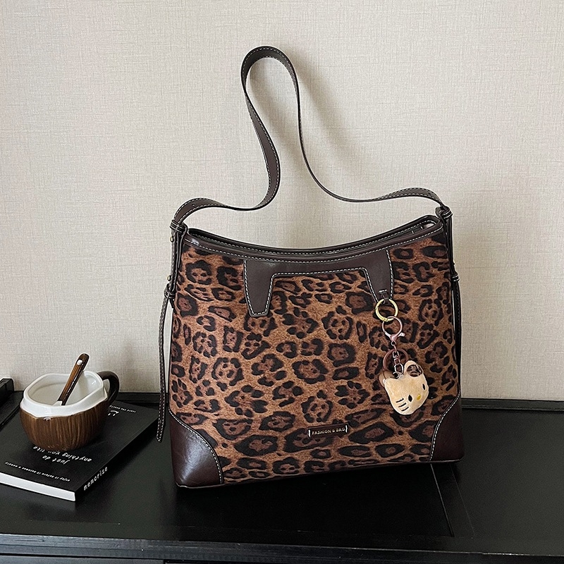Ženska baršunasta crossbody torba tip tote za svakodnevnu upotrebu, vodoravni kvadratni oblik, zatvarač, podstava od platna, dvostruke naramenice, Jesen 2025