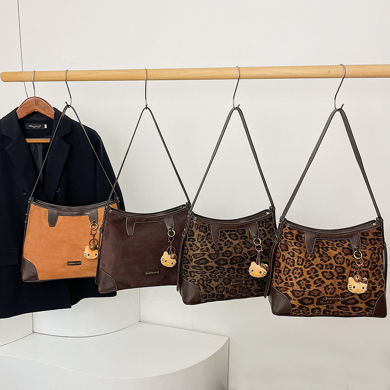 Ženska baršunasta crossbody torba tip tote za svakodnevnu upotrebu, vodoravni kvadratni oblik, zatvarač, podstava od platna, dvostruke naramenice, Jesen 2025