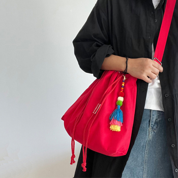 Denim tote torba, gradska jednostavnost, proljeće 2025, svakodnevna upotreba