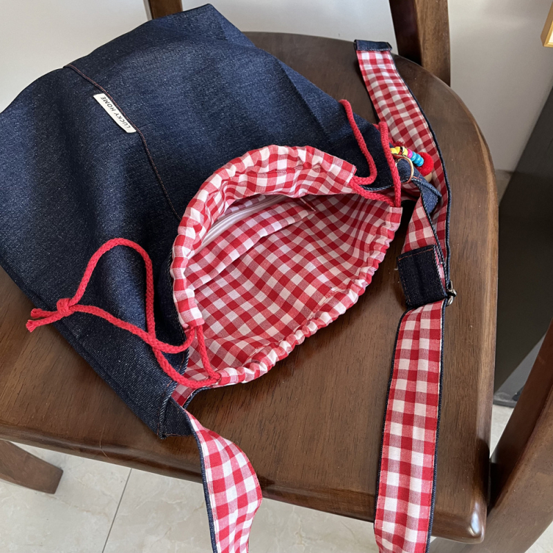 Denim tote torba, gradska jednostavnost, proljeće 2025, svakodnevna upotreba