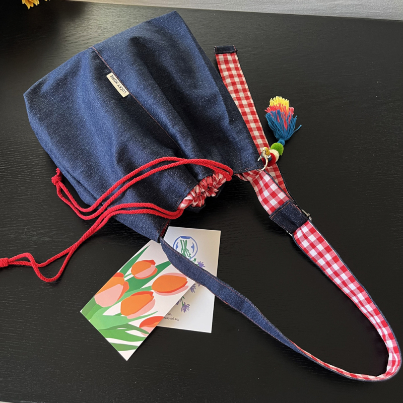 Denim tote torba, gradska jednostavnost, proljeće 2025, svakodnevna upotreba