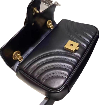 Crossbody torba od prave kože, dijamantno prešivani uzorak, gradski stil, platnena podstava, zatvaranje preklopom