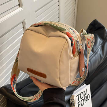 Crossbody torba u obliku školjke, najlon, zatvarač, poliester podstava, unutarnji džep sa zatvaračem, jedan remen, za slobodno vrijeme i putovanja