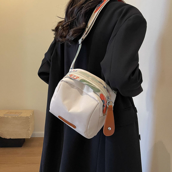 Crossbody torba u obliku školjke, najlon, zatvarač, poliester podstava, unutarnji džep sa zatvaračem, jedan remen, za slobodno vrijeme i putovanja