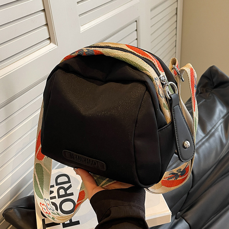Crossbody torba u obliku školjke, najlon, zatvarač, poliester podstava, unutarnji džep sa zatvaračem, jedan remen, za slobodno vrijeme i putovanja