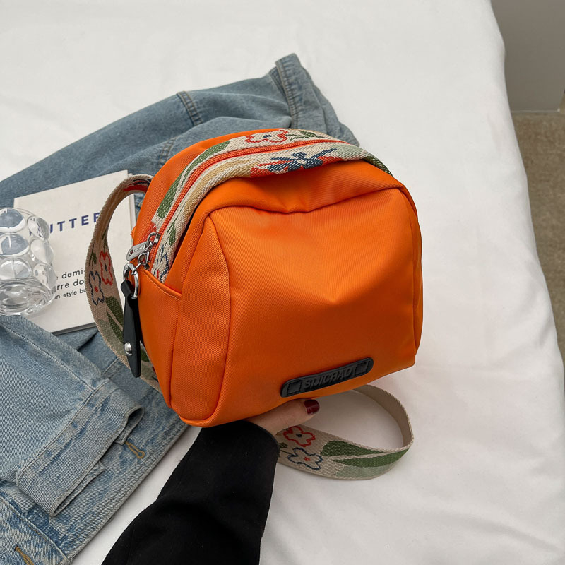 Crossbody torba u obliku školjke, najlon, zatvarač, poliester podstava, unutarnji džep sa zatvaračem, jedan remen, za slobodno vrijeme i putovanja