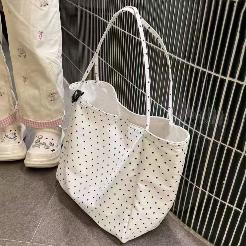 Uniszex vászon tote táska laminált cipzáras zsebbel, tavasz 2024