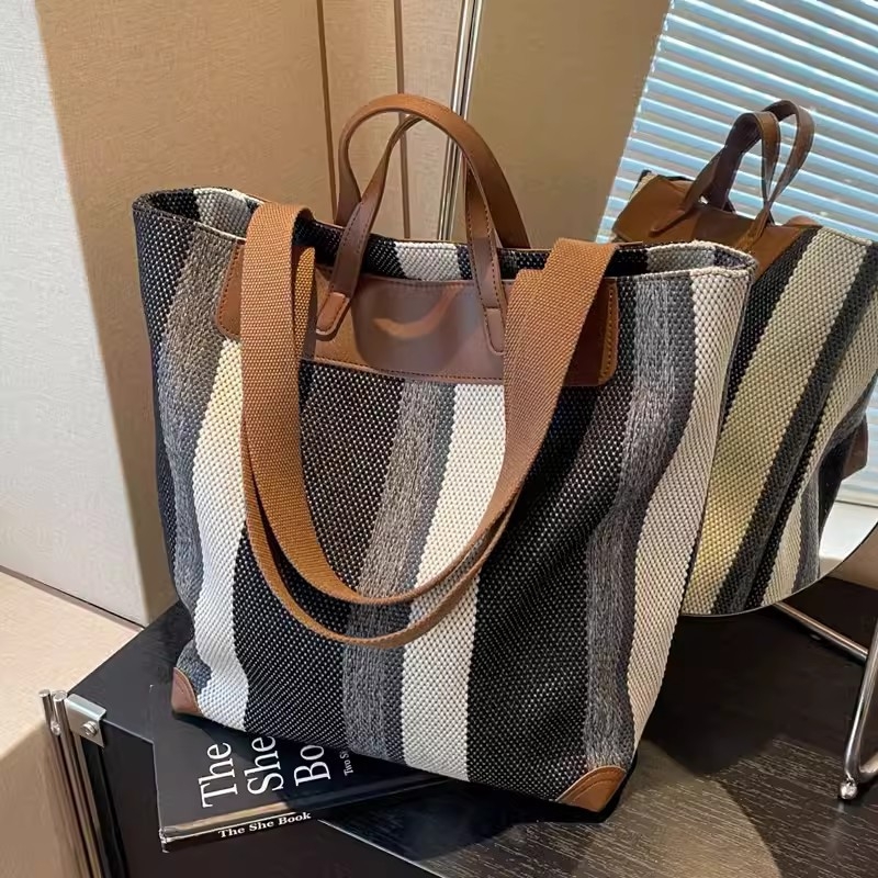 Tote torba, gradski minimalistički dizajn, platno, vertikalni kvadratni oblik, zatvarač, podstava od poliestera