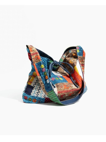 Pamut keresztpántos válltáska vászon béléssel, bohem mintás denim etnikus motívummal, vízszintes négyszögletes forma, zsinóros zárás, egy vállpánt