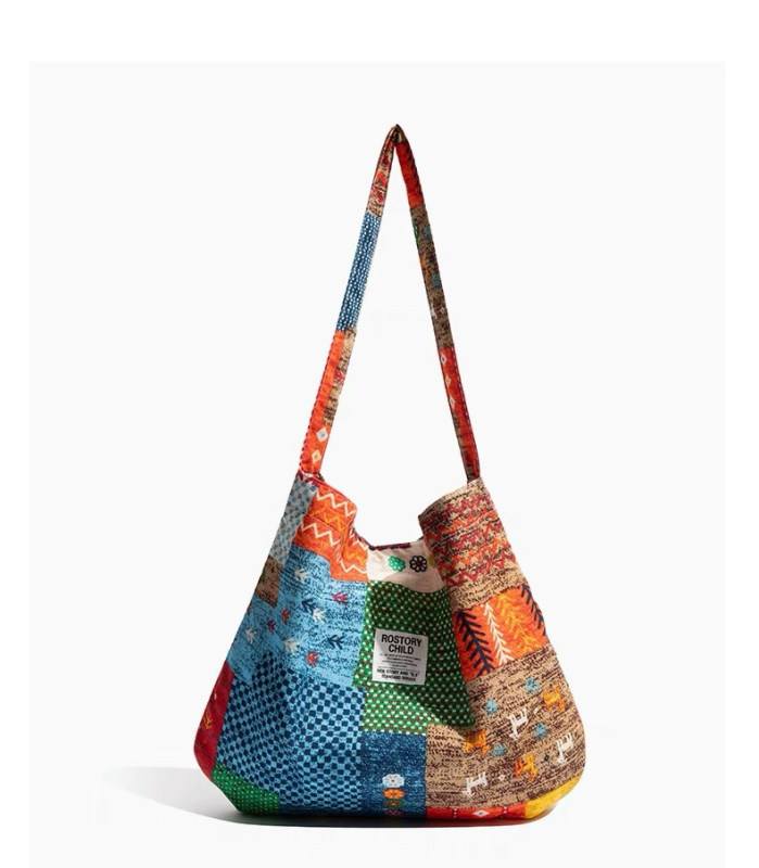 Pamut keresztpántos válltáska vászon béléssel, bohem mintás denim etnikus motívummal, vízszintes négyszögletes forma, zsinóros zárás, egy vállpánt