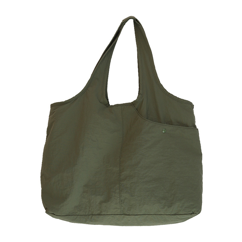 Najlon crossbody torba, gradski minimalistički stil, horizontalni kvadratni oblik, zatvarač, unutarnja pretinica za mobitel i laminirani pretinac