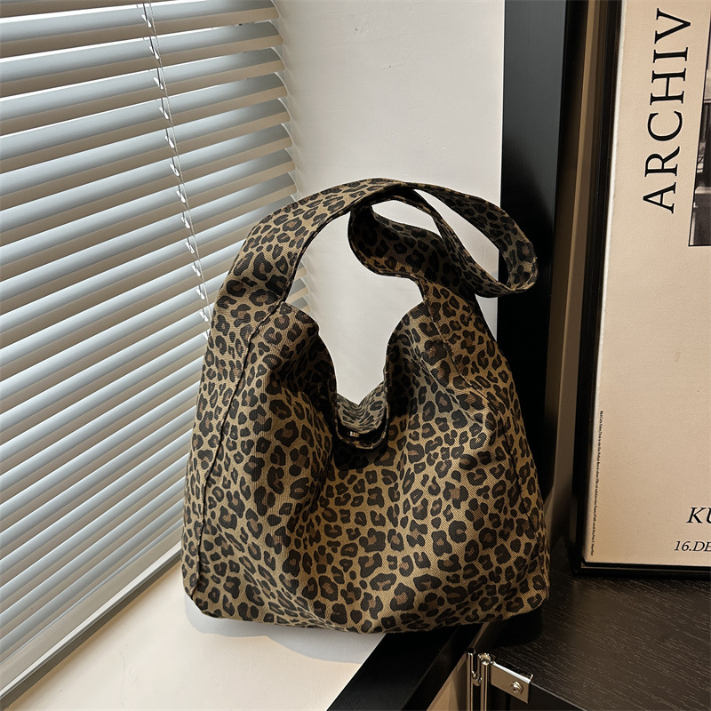 Ženska platnena tote torba s leopardim uzorkom, gradski minimalisticki dizajn, vertikalni kvadratni oblik, magnetska kopča, trodimenzionalna vanjska konstrukcija, poliester podstava