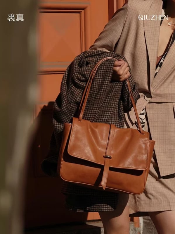 Qiu Zhen PU Messenger Táska Fedéllel, Keresztpántos Válltáska, Vászon Belső, Cipzáras Zseb