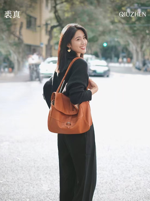 Qiu Zhen PU Messenger Táska Fedéllel, Keresztpántos Válltáska, Vászon Belső, Cipzáras Zseb