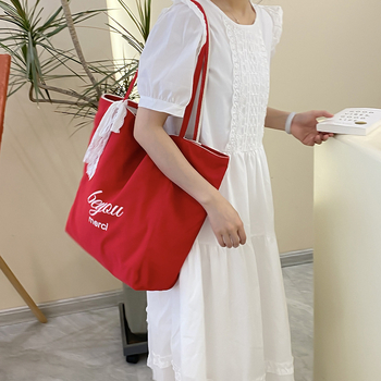 Csíkos, kétoldalas vászon tote táska, lazító stílus, függőleges négyszögletes forma, nyitott felső, dupla vállpánt