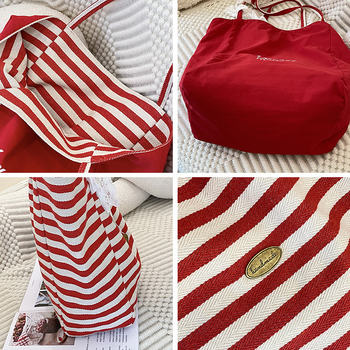 Csíkos, kétoldalas vászon tote táska, lazító stílus, függőleges négyszögletes forma, nyitott felső, dupla vállpánt