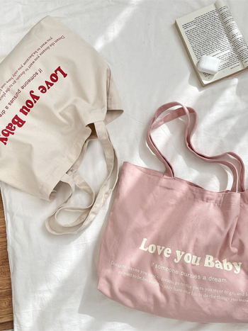 Корейски стил полиестер Tote чанта с принт на букви (уличен стил; хоризонтална квадратна форма; магнитно закопчаване; джоб с цип)