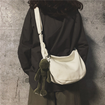 Platnena crossbody torba - dumpling-type oblik, zatvarač, bez podstave, gradski stil