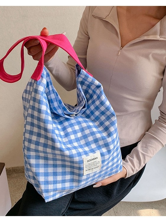 Platnena torba s velikim kapacitetom, uspravni kvadratni oblik, magnetsko zatvaranje, laminirani unutarnji džep sa zatvaračem, poliester podstava