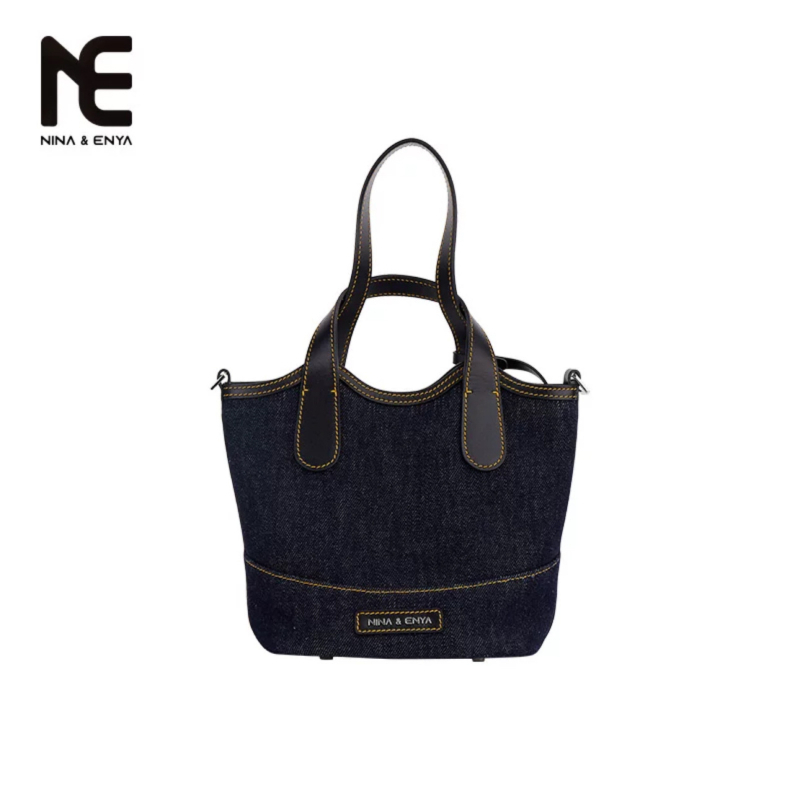 Bucket torba - urban stil jednostavnosti; Materijal: Oxford tkanina; Oblik: bucket tip; Otvaranje: magnetska kopča; Podstava: platno