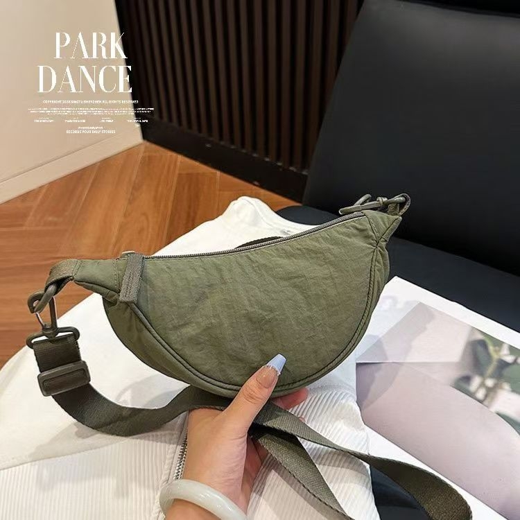 Dumpling táska leválasztható vállpánttal, vászon anyagból, cipzáras záródás, belső irattáska, városi egyszerű stílus