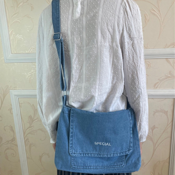 Denim crossbody torba, gradski jednostavan stil, vodoravni kvadratni oblik, zatvaranje zipom, podstava od pamuka