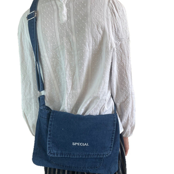 Denim crossbody torba, gradski jednostavan stil, vodoravni kvadratni oblik, zatvaranje zipom, podstava od pamuka
