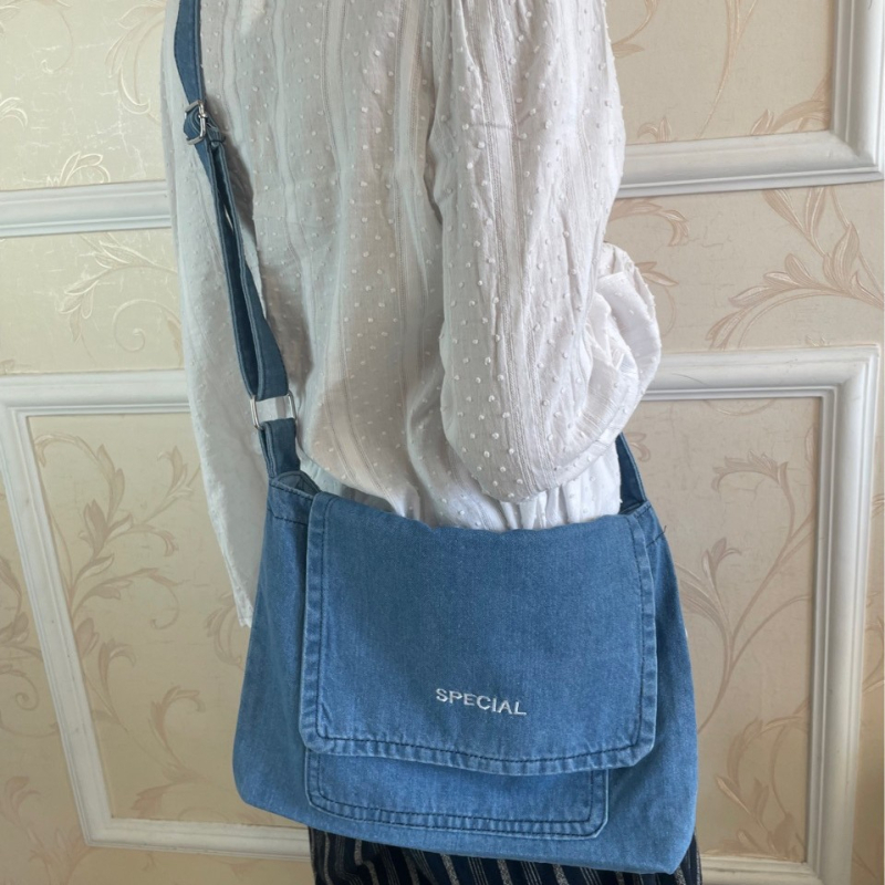 Denim crossbody torba, gradski jednostavan stil, vodoravni kvadratni oblik, zatvaranje zipom, podstava od pamuka