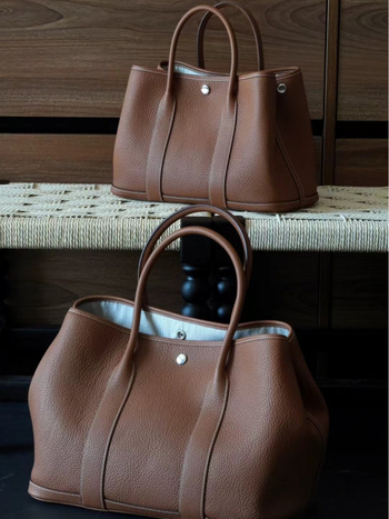 Valódi bőrből készült Tote táska, felsőrétegű marhabőr, vászon bélelés, függőleges téglalap alakú forma, mágneses zárás