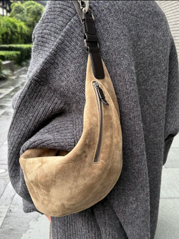 Dumpling τσάντα από γνήσιο δέρμα, αστικός μινιμαλισμός, με κλείσιμο φερμουάρ, εσωτερικό τσεπάκι με φερμουάρ και θήκη τηλεφώνου