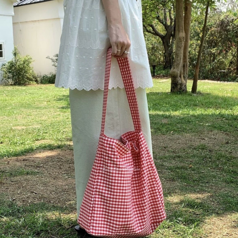 Unisex tote torba, poliester, karirani uzorak, platnena podstava, velika zapremina, proljeće 2024